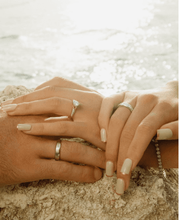 Mengulang Momen Pernikahan dengan Wedding Ring di Hari Anniversary