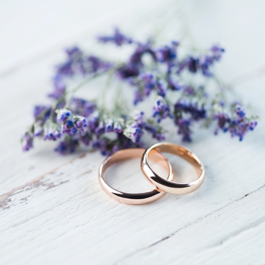Perbedaan Cincin Tunangan dan Cincin Nikah