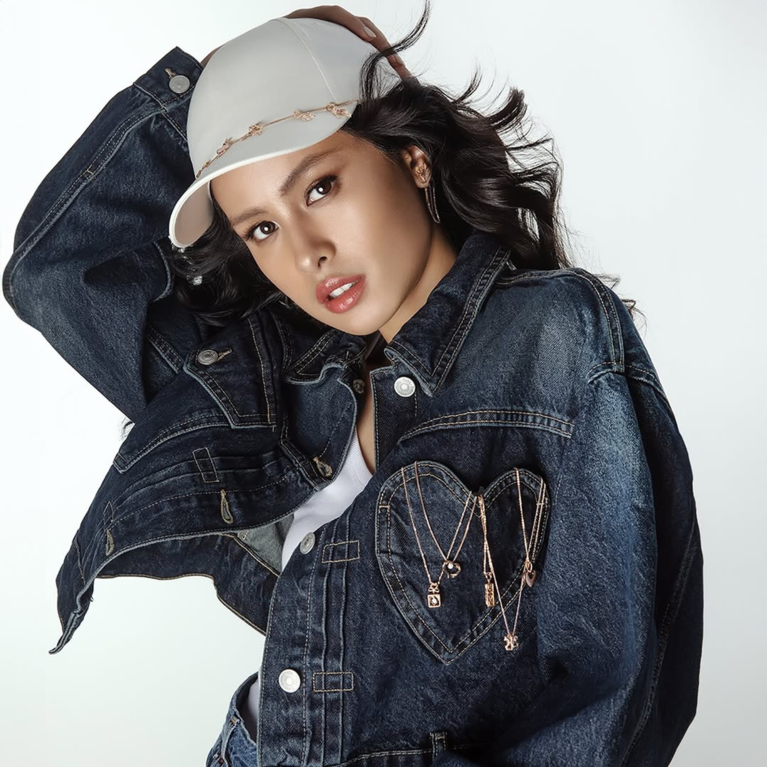 Mix and Match Perhiasan untuk Liburan Tropis yang Instagramable