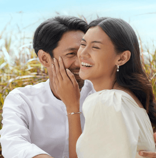 6 Tips Gaya Perhiasan untuk Tampil Stylish Saat Kencan Romantis