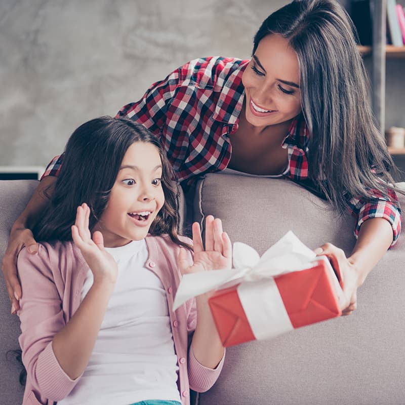 Nyatakan Rasa Cinta pada Si Kecil dengan 5 Ide Hadiah Unik Ini