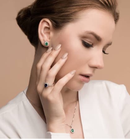 4 Tips Padu Padan Outfit dengan Emerald Diamond Jewellery