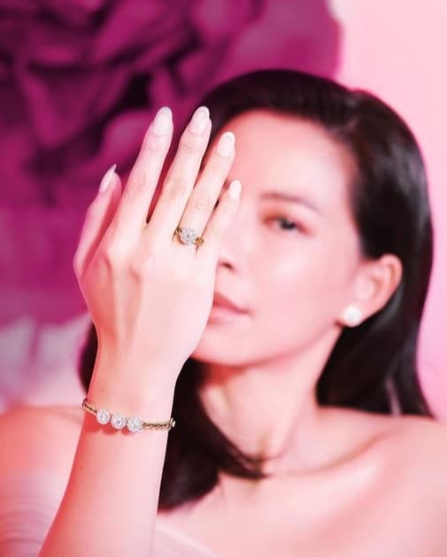 10 Alasan Mengapa Anda Harus Memiliki Cincin Tunangan di Jari Manis