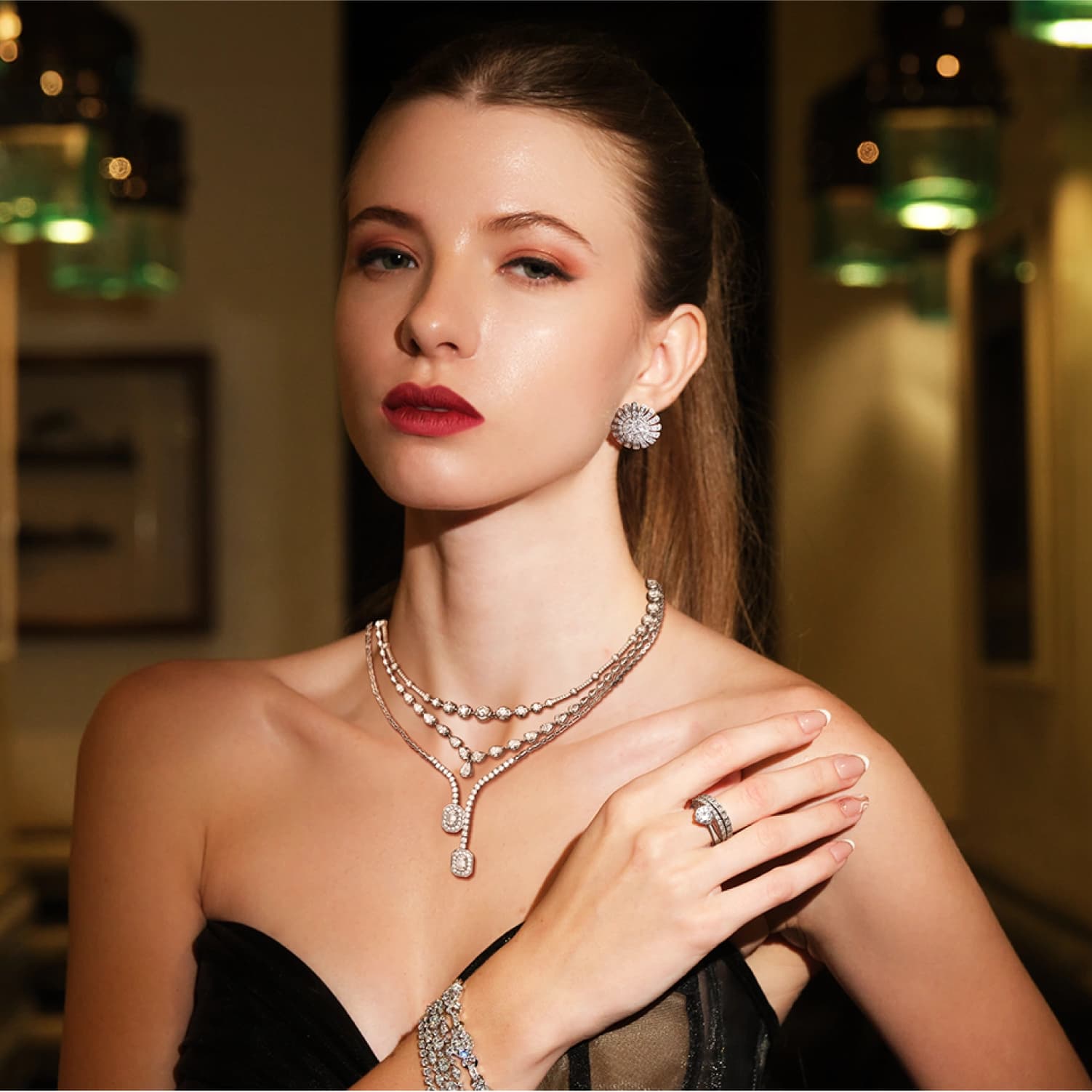 Statement Jewelry yang Cocok untuk Acara Malam Saat Liburan