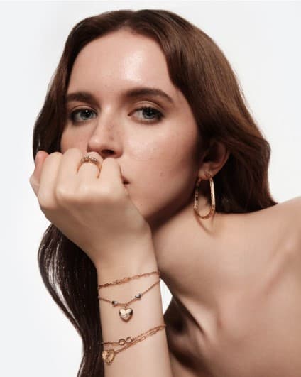 Tips Cara Memakai Perhiasan Gold yang Eye-Catching Untuk Tampilan yang Sempurna