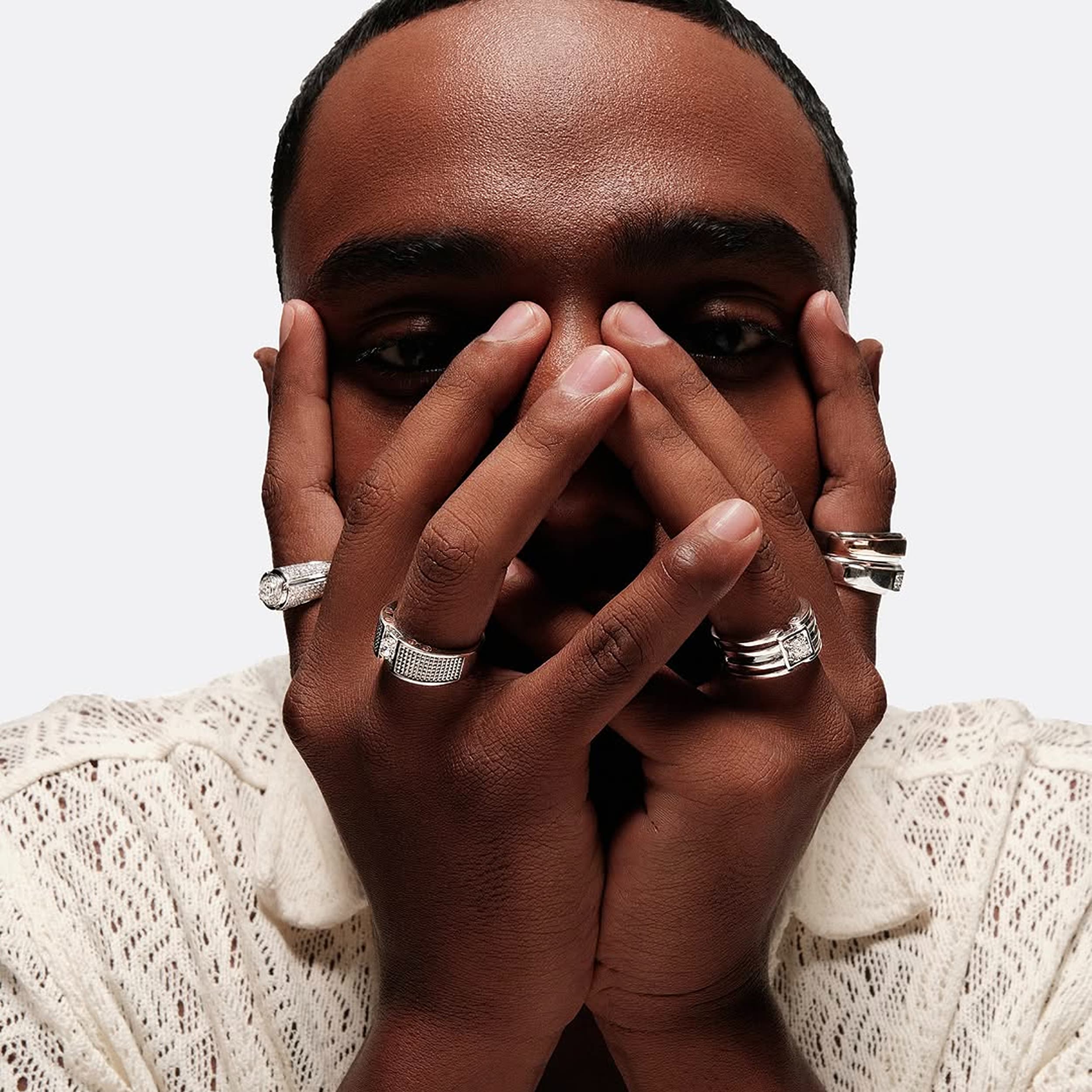 Kenapa Cincin Berlian Pria Bisa Jadi Hadiah Paling Memorable di Hari Spesial? Berikut Penjelasannya!