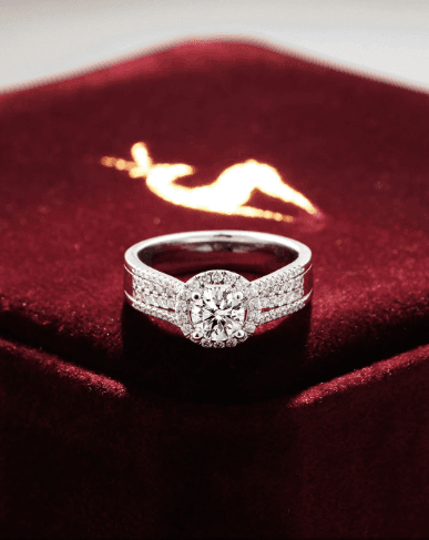 Rekomendasi Cincin Tunangan Berhiaskan Berlian Alami Terbaik