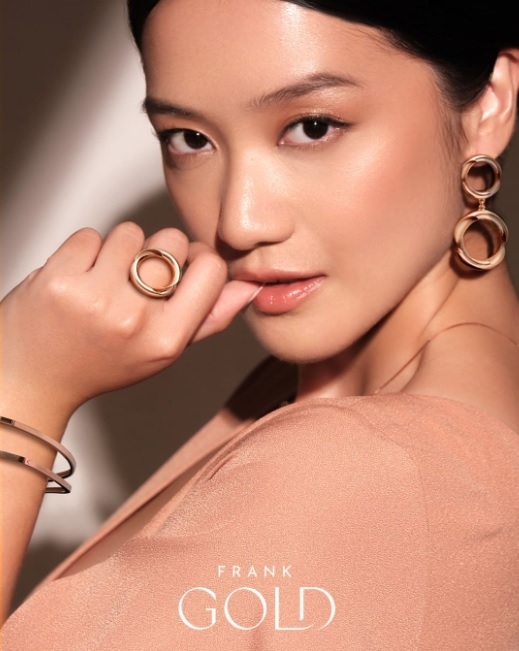 8 Ide Kreatif untuk Memilih Hadiah Seserahan yang Bikin Hati Berbunga-Bunga