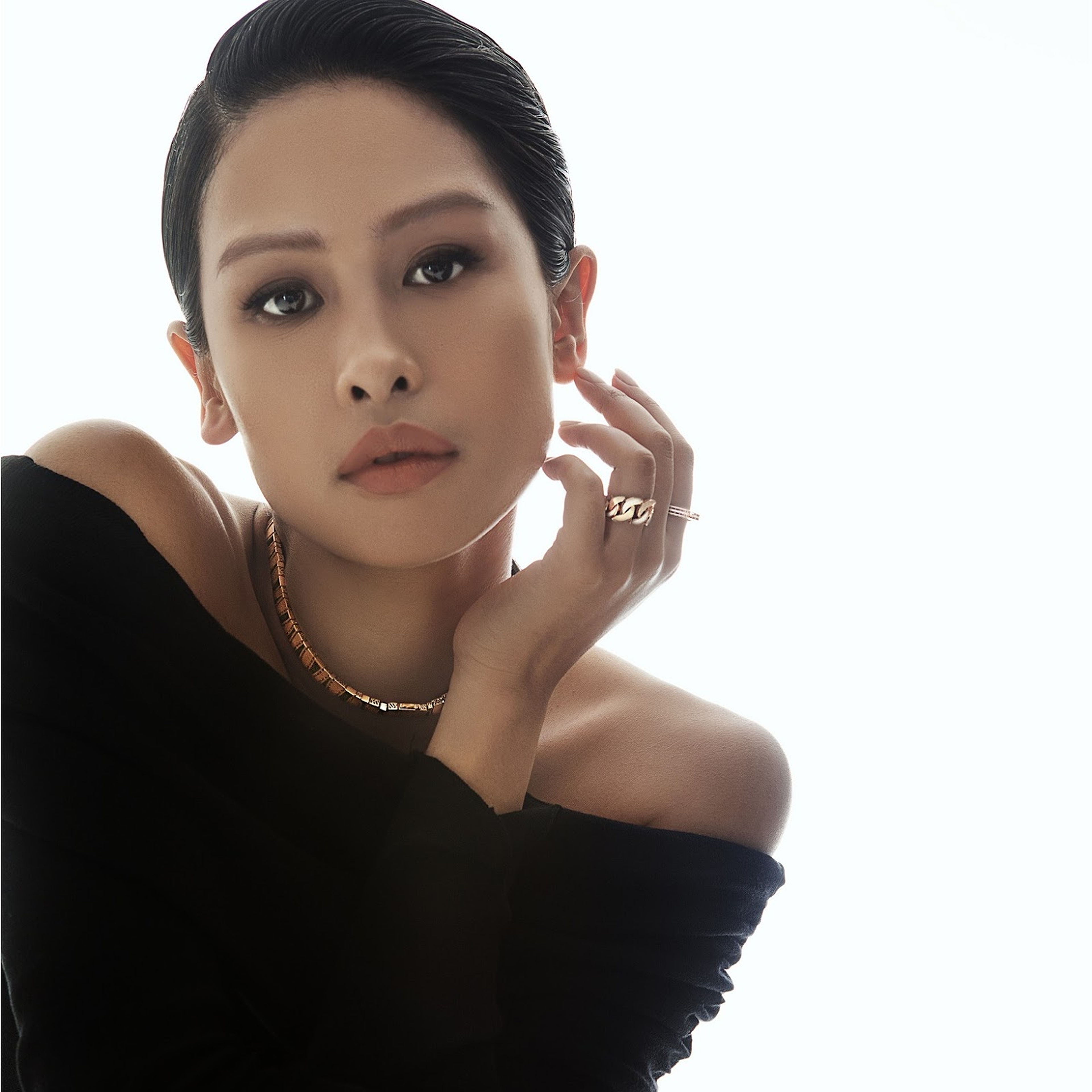 Perhiasan Emas yang Wajib Dimiliki Setiap Wanita untuk Gaya yang Elegan