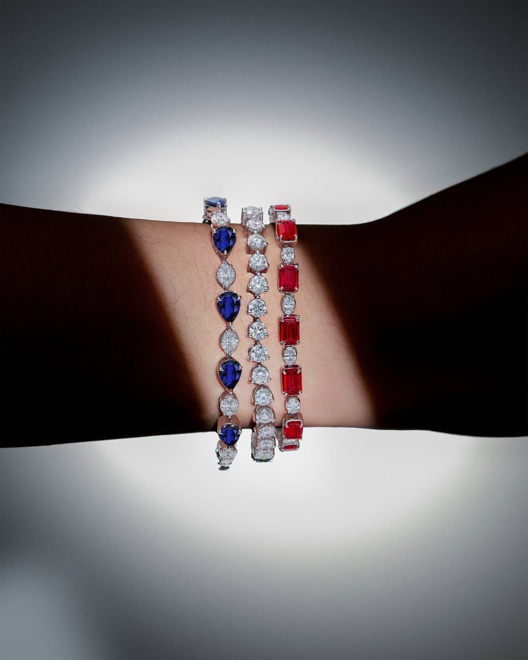 Seperti Apa Kemewahan Bracelet Pesta yang Dihiasi dengan Kilauan VVS Diamond?