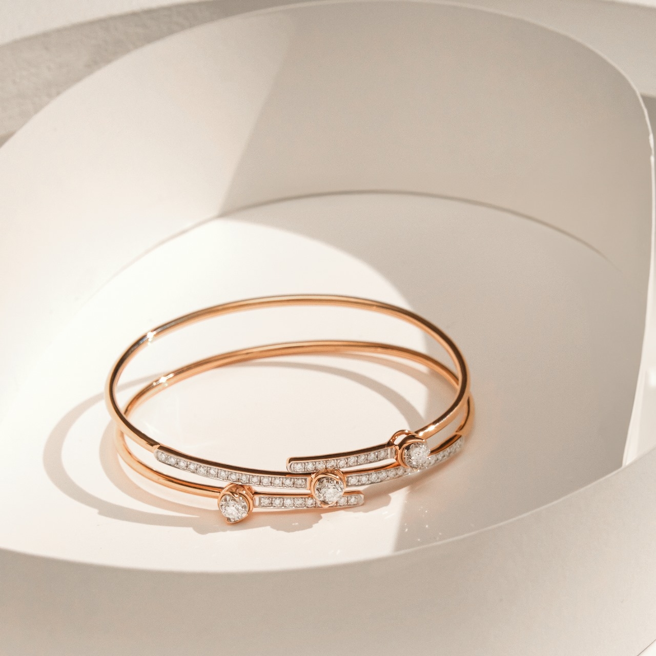 Gelang Tangan Wanita Dengan Kilauan yang Bisa Mengubah Momen Jadi Berarti