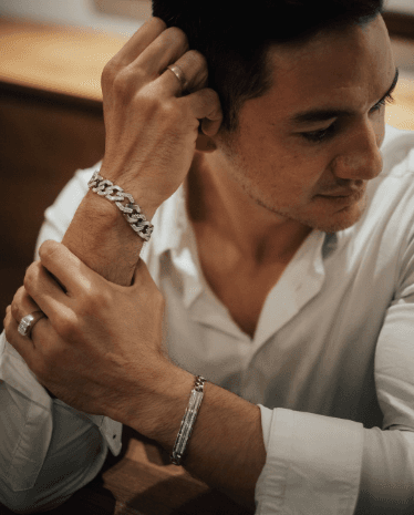 3 Tips Mengenakan Gelang Berlian Pria untuk Tampil Gaya Setiap Saat
