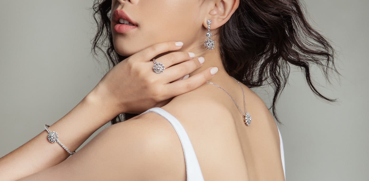 Cincin berlian wanita elegan