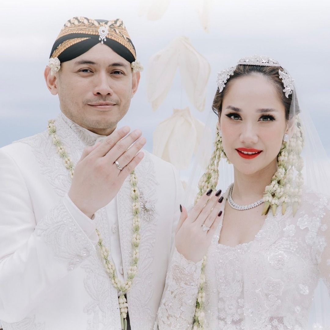Bunga Citra Lestari dan Tiko Tampil Mempesona dengan Cincin Nikah Custom