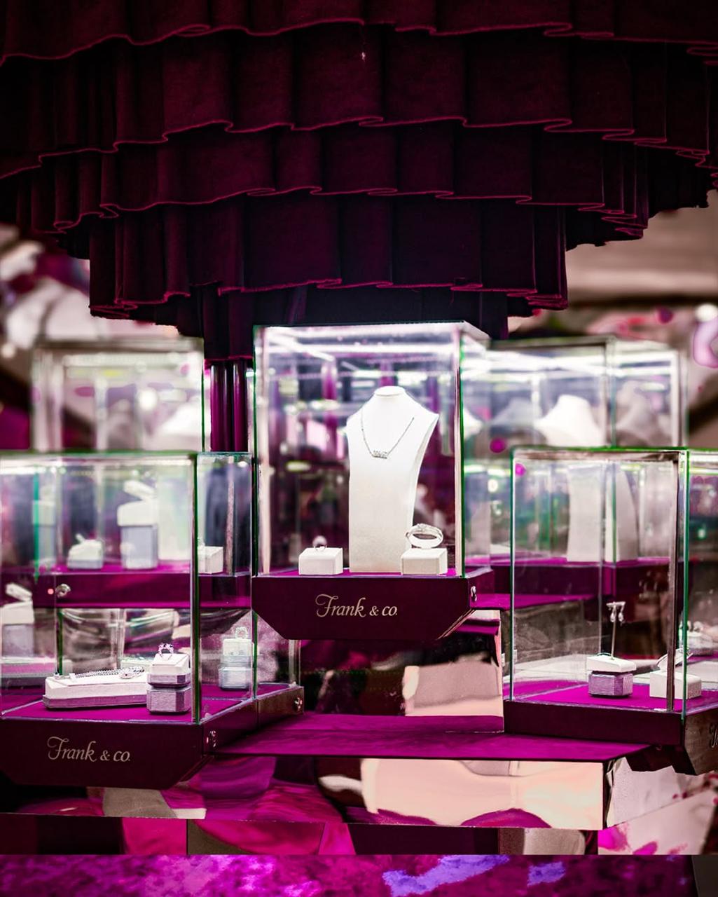 Instalasi Exhibition Jewelry yang Terlengkap dari Frank & co.
