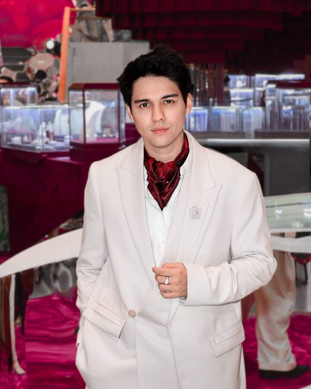Pesona Maxime Bouttier dengan Cincin Pria dari Frank & co.  