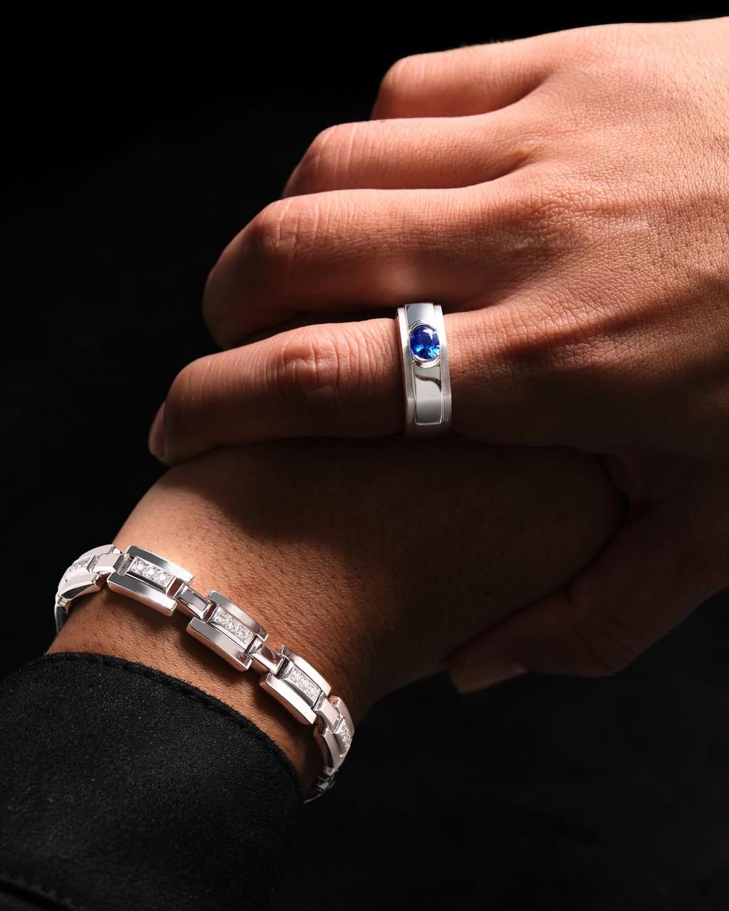 Tampil Santai dan Tetap Elegan dengan Link Bracelet